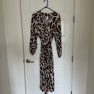 Leopard Print V-Neck midi Dress